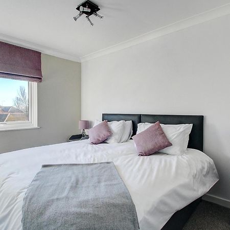 2 Minutes From Mk Central By Car- 2 Bed Apartment - 2 Free Parking Spaces- Hosted By Stayinmk Мілтон-Кінз Екстер'єр фото
