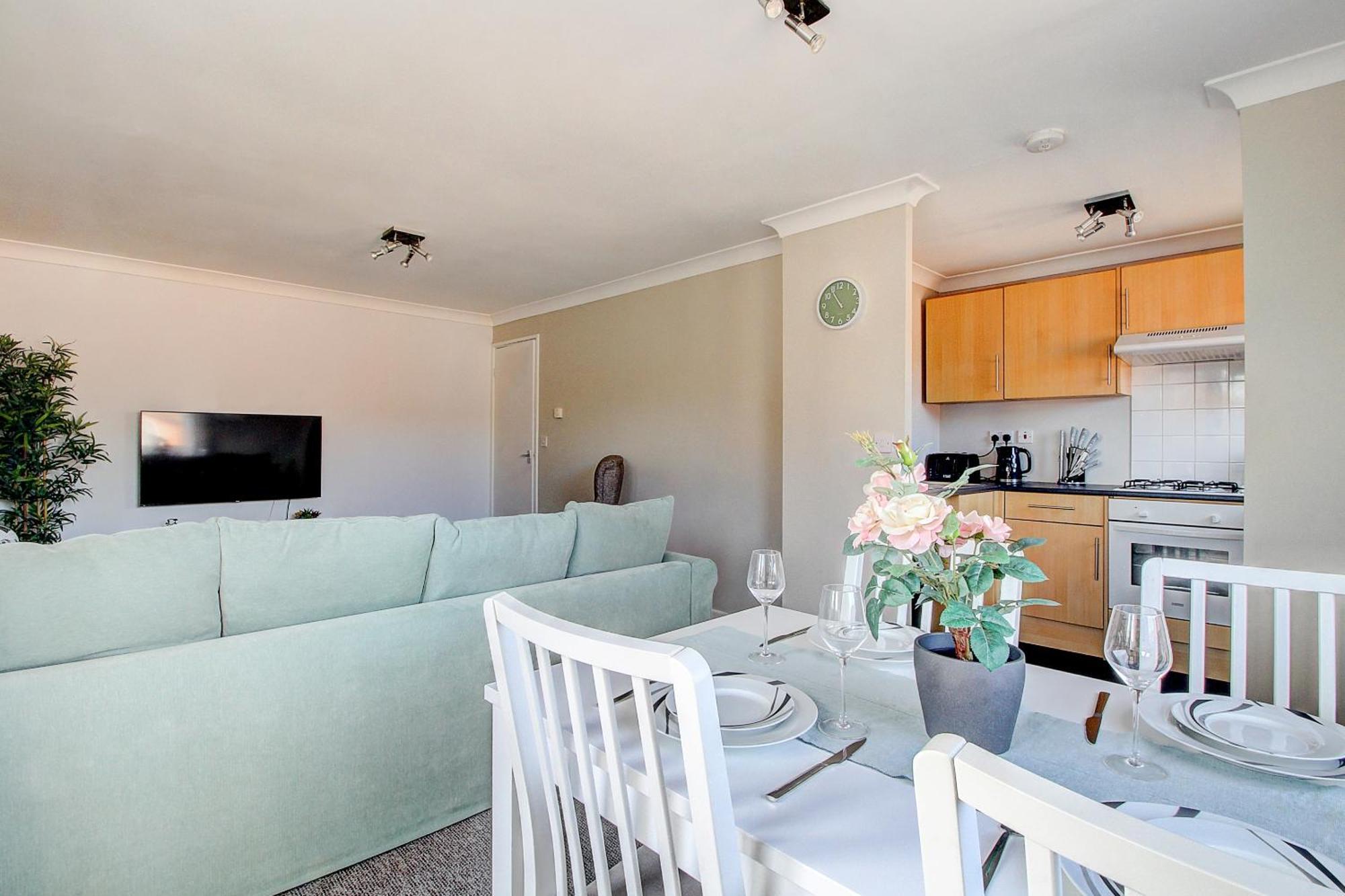 2 Minutes From Mk Central By Car- 2 Bed Apartment - 2 Free Parking Spaces- Hosted By Stayinmk Мілтон-Кінз Екстер'єр фото