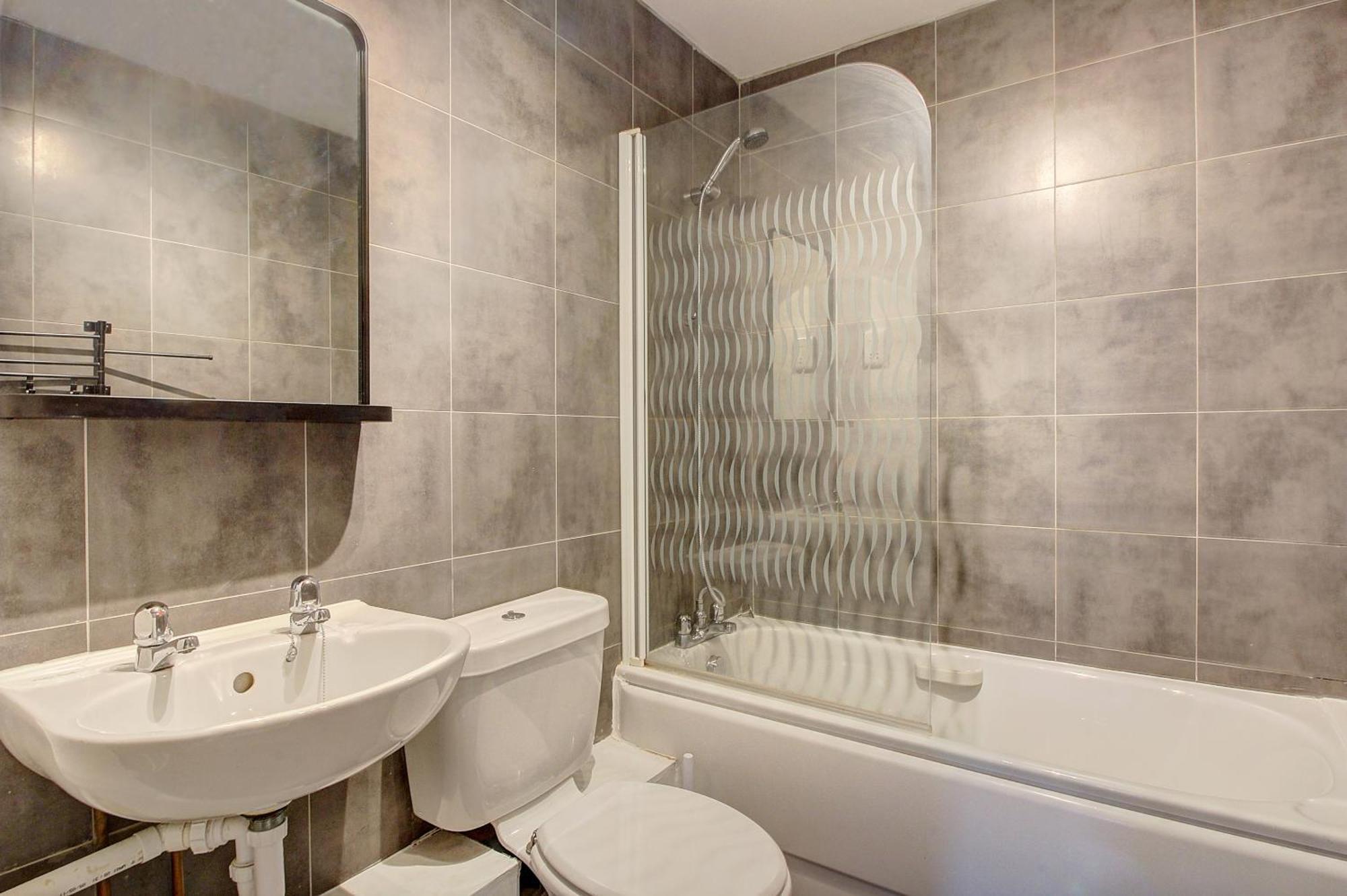 2 Minutes From Mk Central By Car- 2 Bed Apartment - 2 Free Parking Spaces- Hosted By Stayinmk Мілтон-Кінз Екстер'єр фото