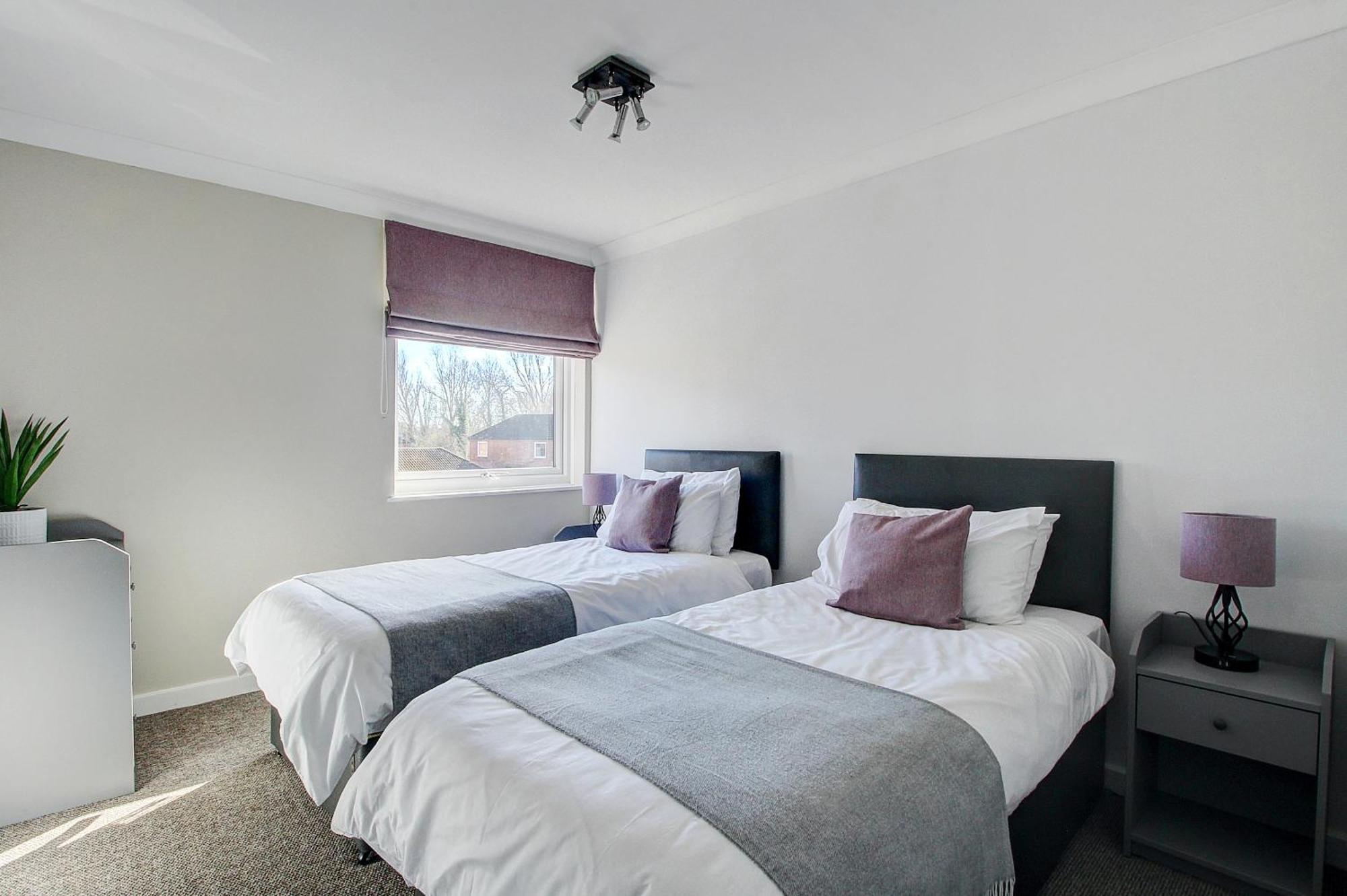 2 Minutes From Mk Central By Car- 2 Bed Apartment - 2 Free Parking Spaces- Hosted By Stayinmk Мілтон-Кінз Екстер'єр фото
